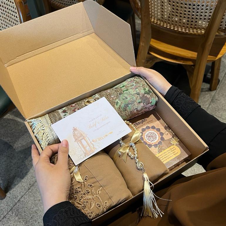 HOT DEALS Hampers Mukena Set Seserahan Alat Sholat Hadiah Pernikahan Kado Istri Kado Cewek Hampers W