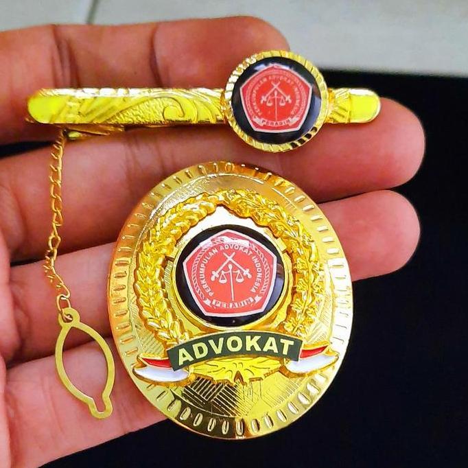 PIN ADVOKAT PERADIN DAN JEPIT DASI PERADIN