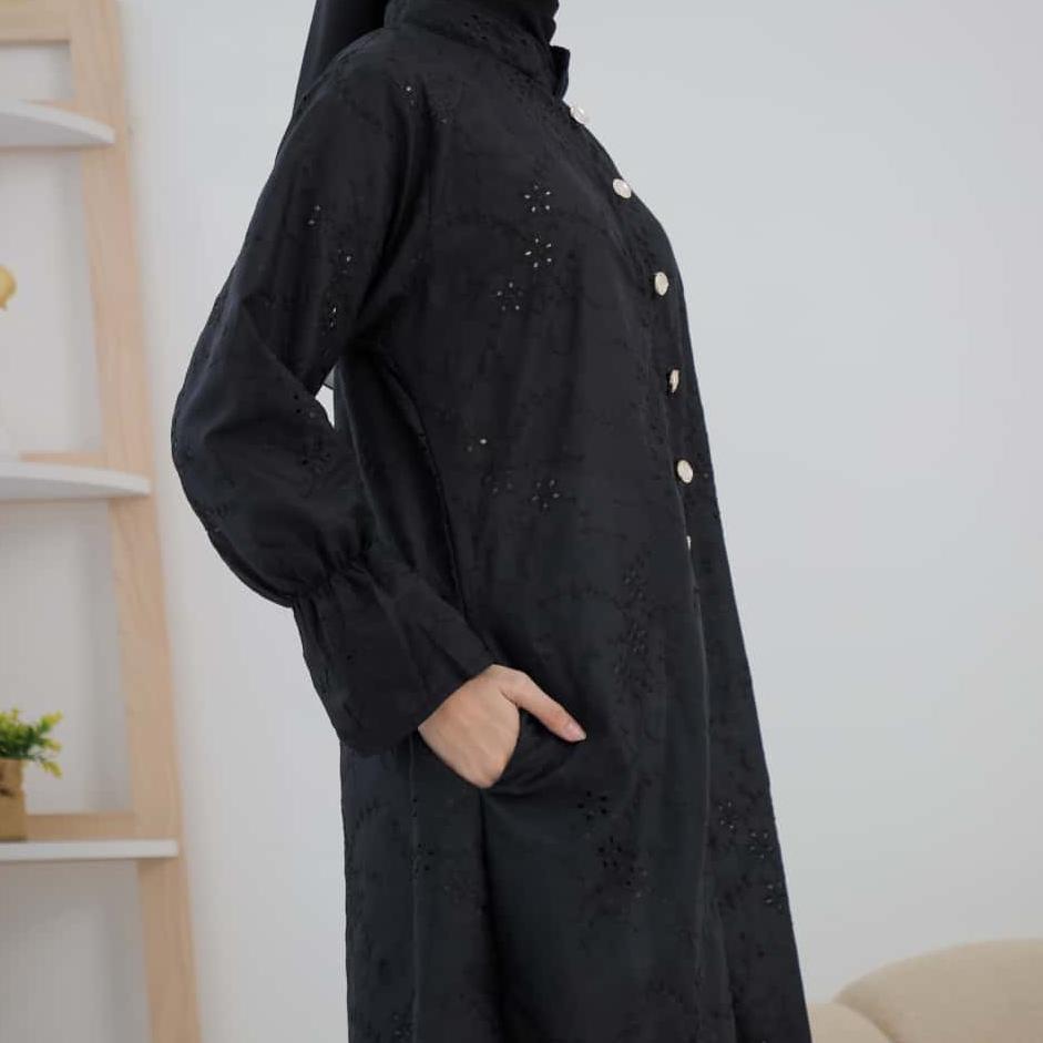 FREE ONGKIR LONG TUNIK KATUN BORDIR BOLONG ( KATBOL ) WANITA BW DAN HITAM ONLY KANCING DEPAN TERBARU
