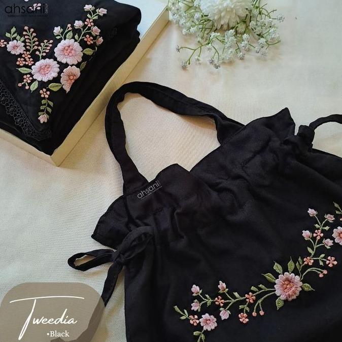 Mukena Ahsani Tweedia Hitam Rayon Twill Bordir Mewah Cantik Jumbo