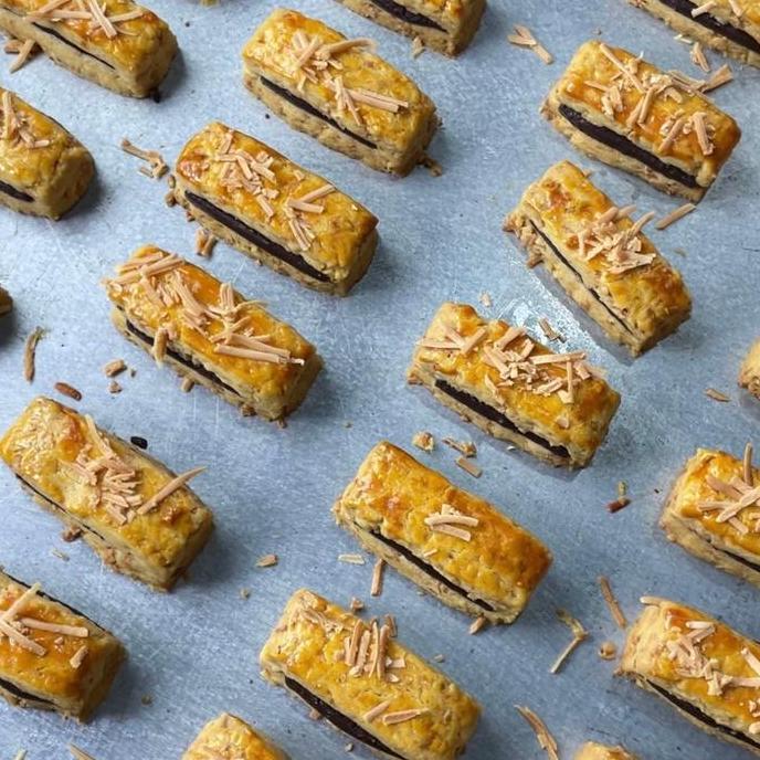 Kastengel Coklat Keju Edam dan Cheddar 600ml RG