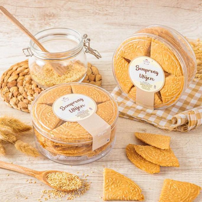 7maxyym - loves semprong wijen - semprong isi wijen gurih renyah 30pcs dalam toples 450gr