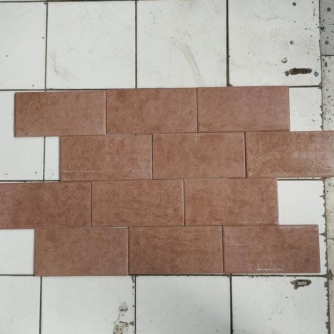 KERAMIK ( BUKAN KERAMIK) BAHAN GRANIT UKURAN 15X30 HARGA PERDUS murah