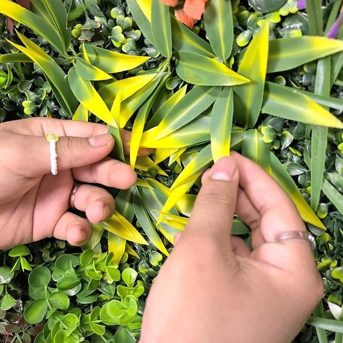 Tanaman Rumput Sintetis Artificial Dekorasi Dinding Ruangan Cafe Buatan Ornamen Plastik