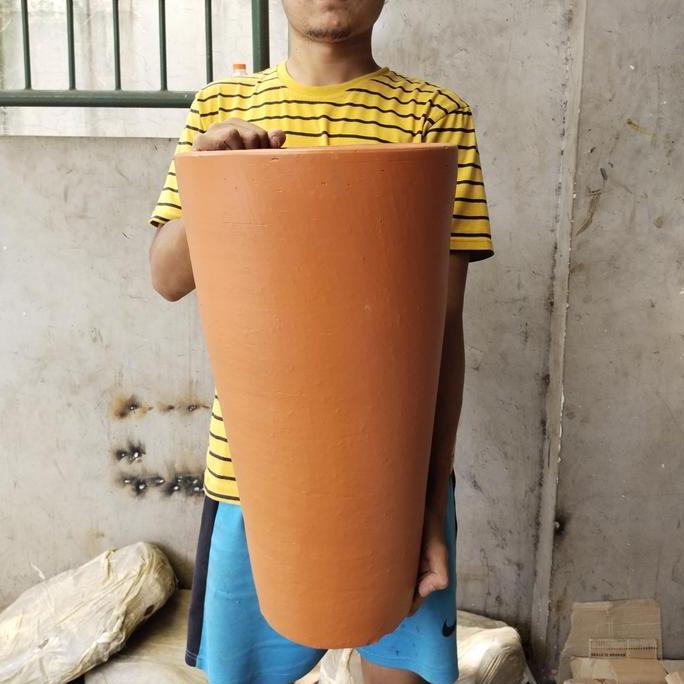 pot gerabah tirus motif, pot tinggi ukir, pot dekorasi, vas bunga