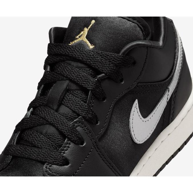 Sepatu Basket Anak Nike Air Jordan 1 Low Se Kids (Grade School) "Black Metallic Silver" Fz3921-001