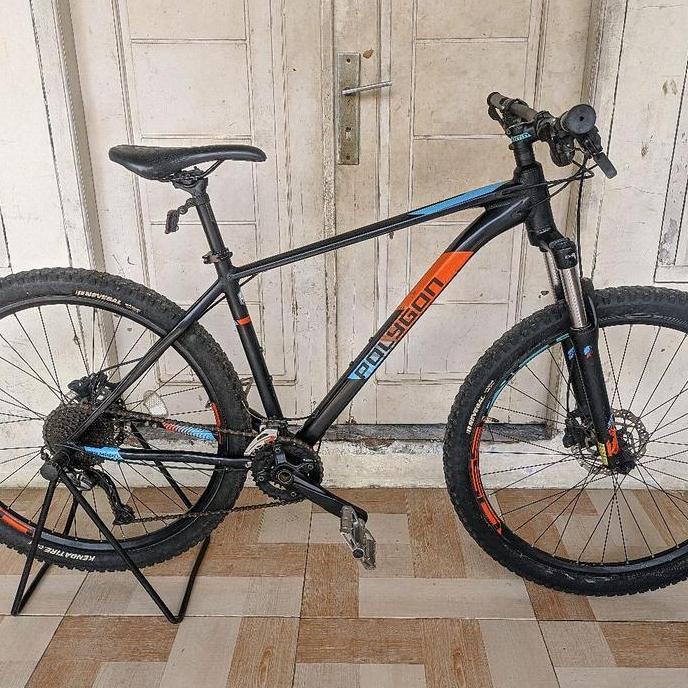 Terlaris Polygon Sepeda Extrada 5 Dengan Desain Hitam Dan Oranye Menonjol