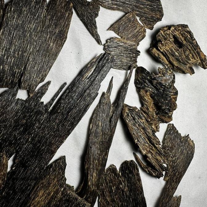 Kayu gaharu asli triple super king 100 gram - pontianak Kalimantan oud