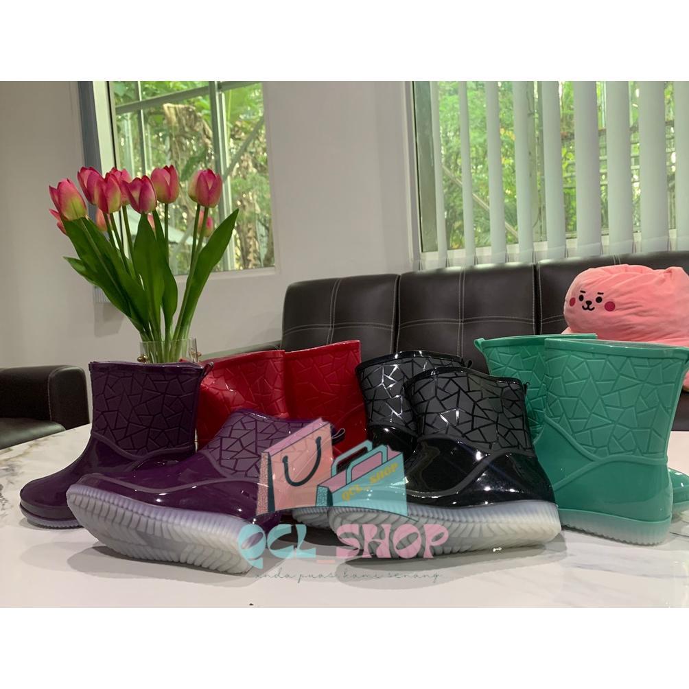 pengiriman cepat Sepatu Boots Wanita  Anti Air / Slip Round Toe untuk Wanita Sepatu Bots wanita