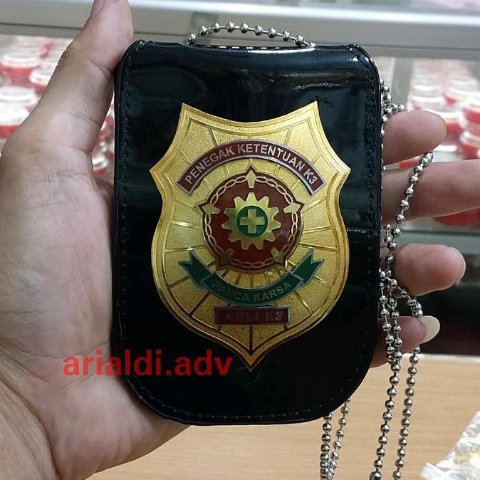 satu set dompet kalung AHLI K3 dan pin AHLI K3 kualitas premium