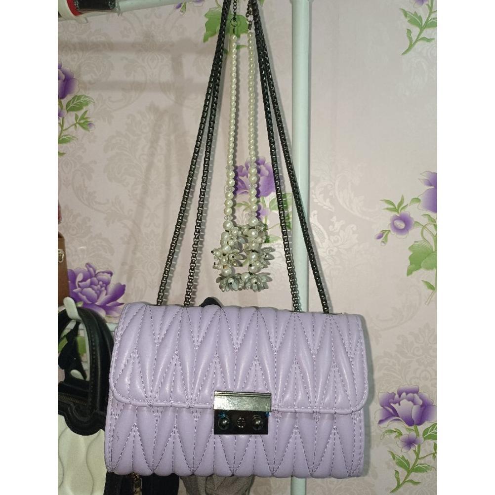 Preloved Lilac Bag / Tas wanita warna lilac  / Rantai dan pengait warna hitam