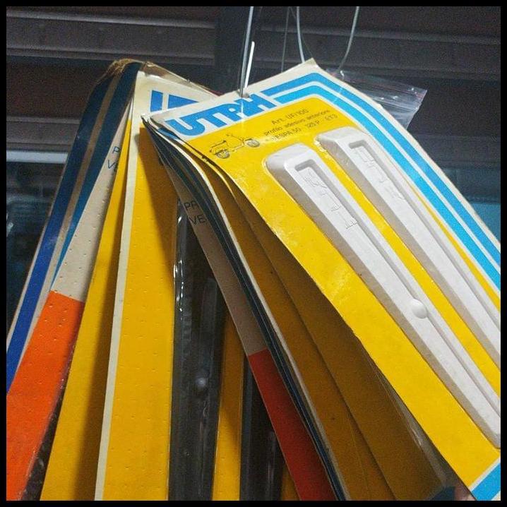 TERLARIS BODY TRIM UTAH DEPAN AJA BUAT VESPA PTS SPECIAL SMALLFRAME ORI NOS SISA WARNA ITEM JANGAN N