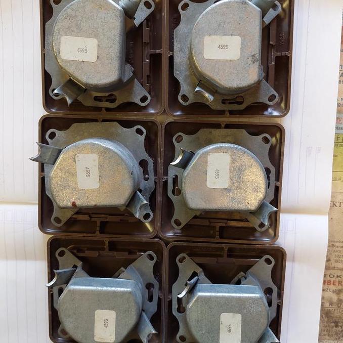 Murah Berker Socket Outlet Stop Kontak Tv Dan Radio Coklat..Stock/Type Lama