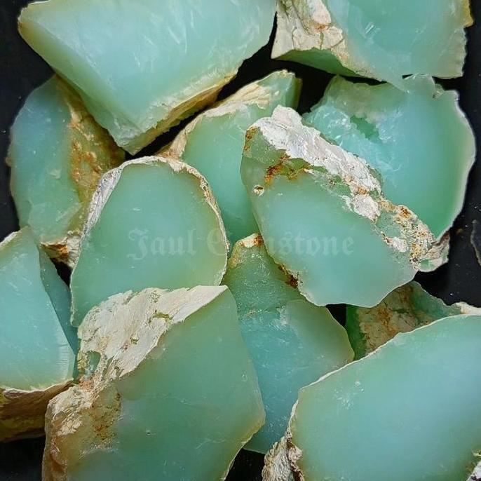 bongkahan batu akik giok baubau sulawesi/ batu giok baubau natural