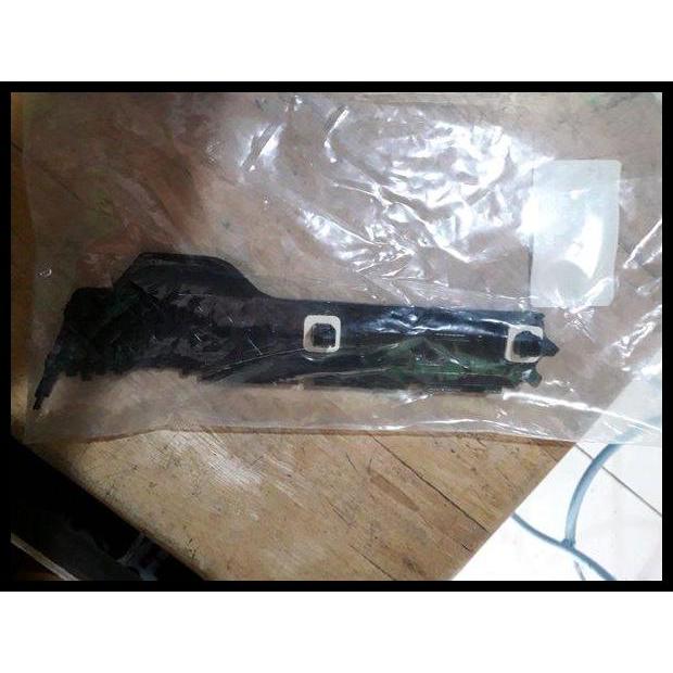 HOT DEAL BRACKET BEMPER BELAKANG YARIS 2004-2011 ORIGINAL 1BUAH. 
