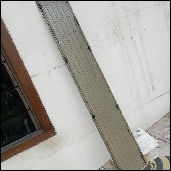 TERLARIS GARNIS/GRILL DEPAN MITSUBISHI L300 LAMA ORIGINAL NOS 