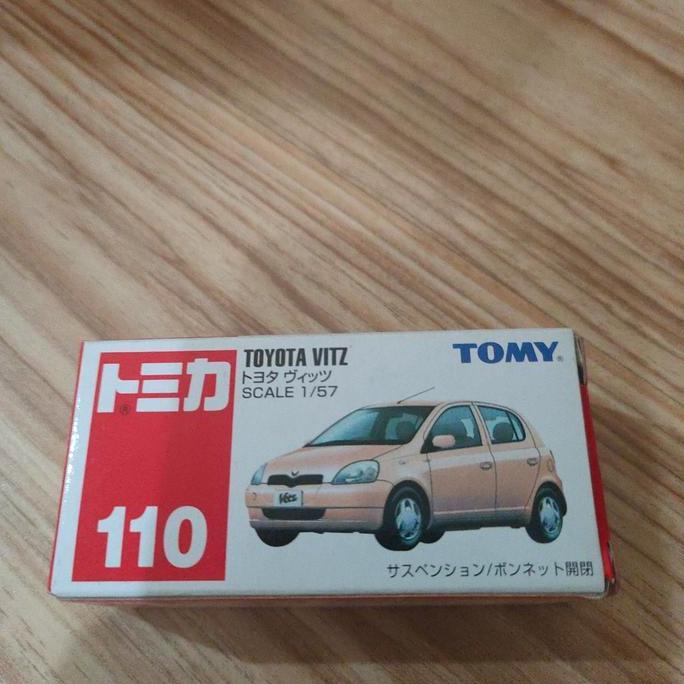 tomica 110 toyota vitz