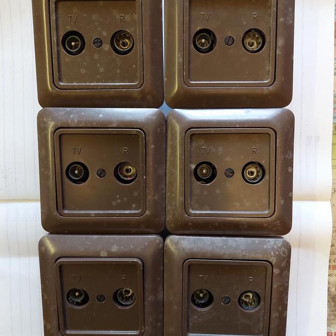 Ready stock BERKER socket outlet stop kontak TV dan radio coklat..stock/type lama