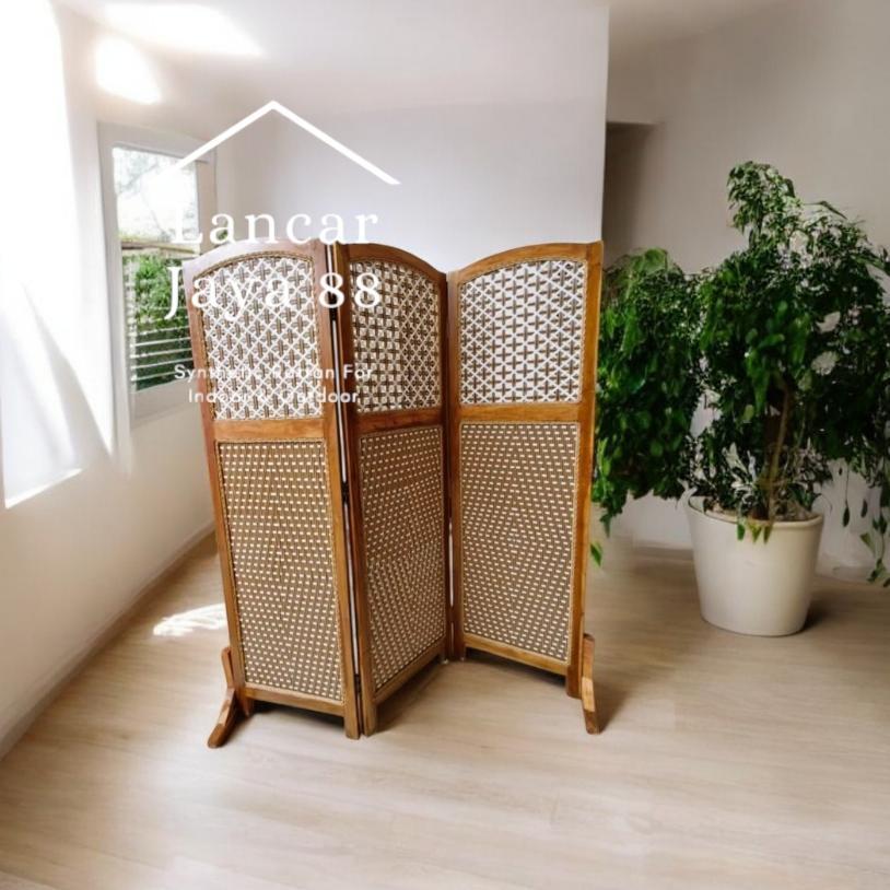 Sketsel Ruangan Rotan Sintetis 3 Pintu Tinggi 170 Cm