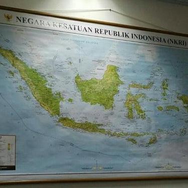 PETA INDONESIA Bingkai Kayu Lapis Kain