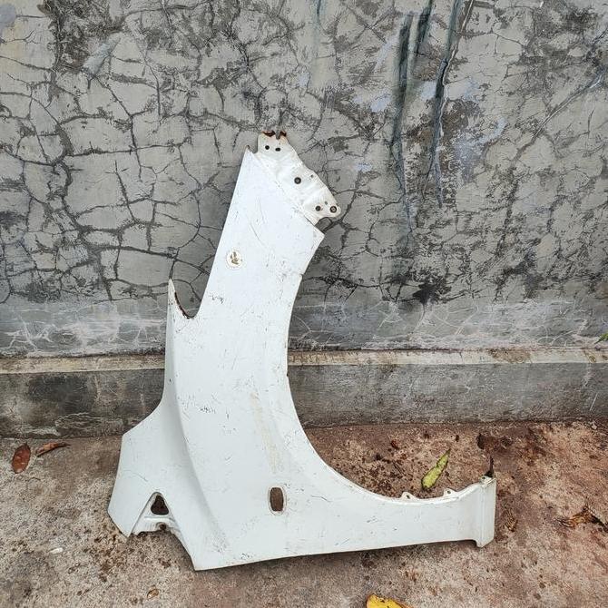 Fender Mazda 2 Old