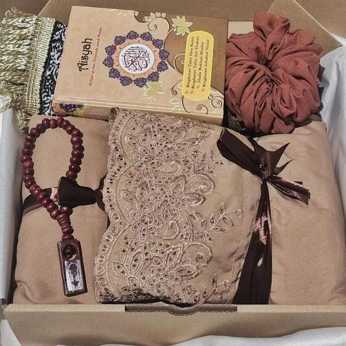 Terlaris Paket Alat Sholat Lengkap| Mukena Dewasa Premium Set Sajadah Dan Alquran| Paket Seserahan| 