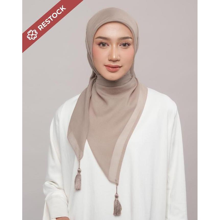 napocut Hijab - Plain Tassel - Hijab Segiempat Paris Jepang Premium Ronce 115 x 115 cm Brown Series 