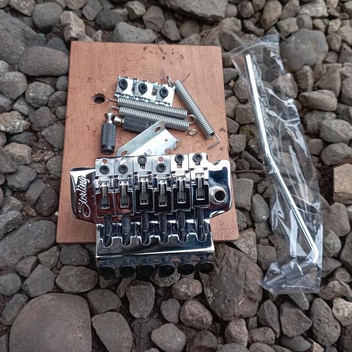 Tremolo Gitar Sterling By Musicman Double Locking