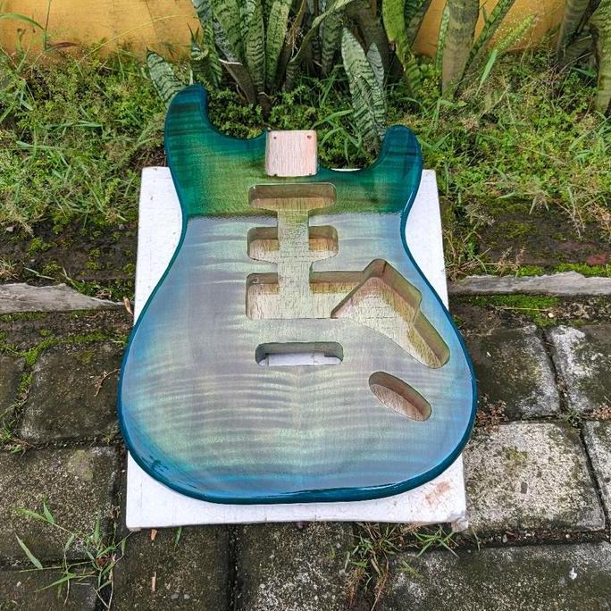 Body Fender Squier Stratocaster Flame Maple Top