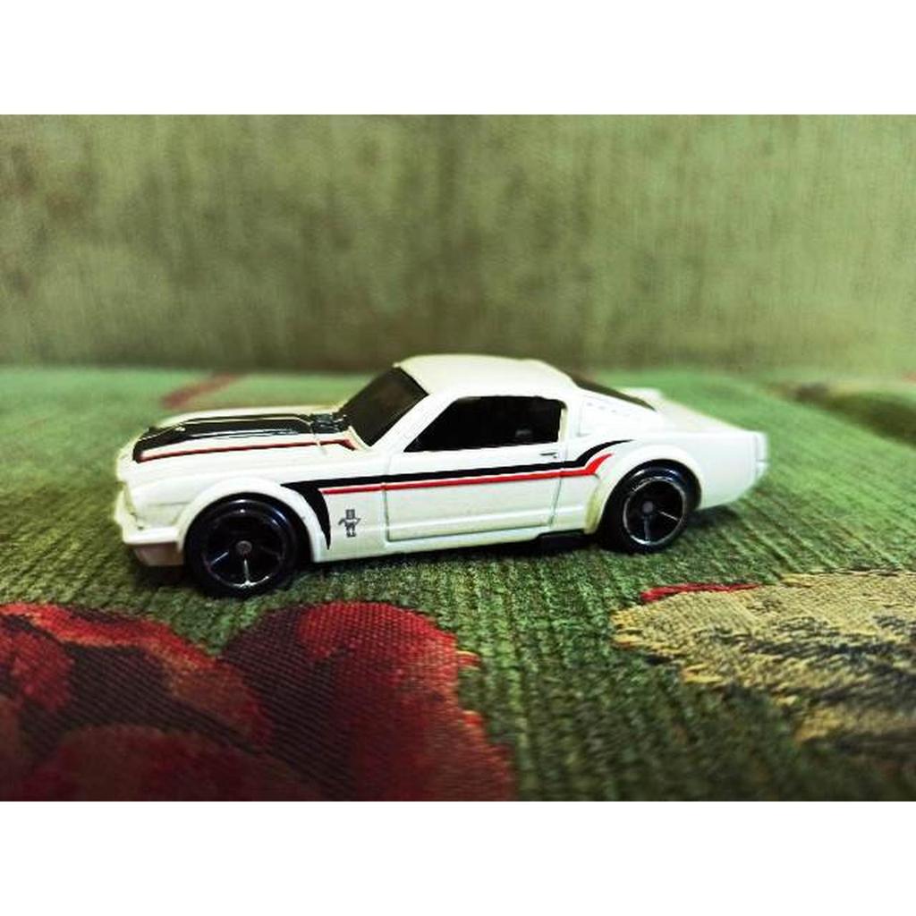 Diecast 65 Ford Mustang Fastback