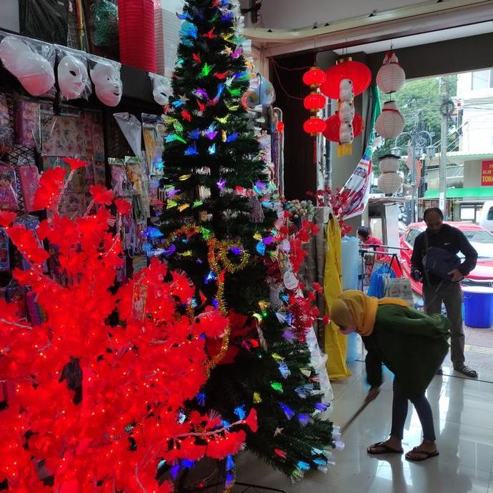 pohon natal 3 meter lampu didalam( kabel tidak terlihat)