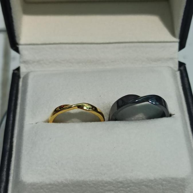 Cincin kawin zirconium hitam (order custom)