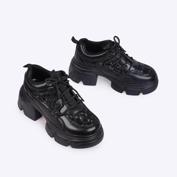 TRACCE ELIENA BLACK - SEPATU SNEAKERS WANITA