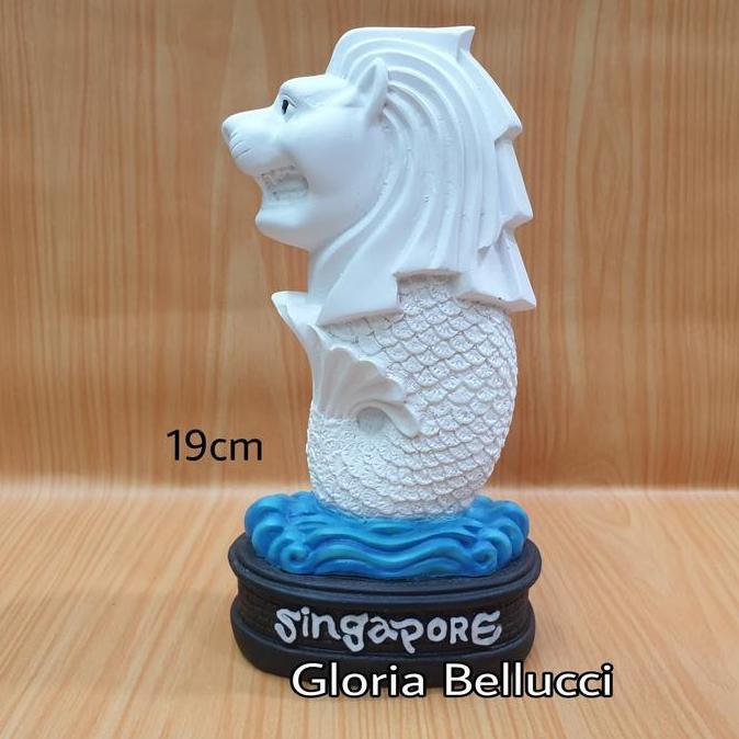 PATUNG PAJANGAN MERLION SINGAPORE ATAU SINGAPURA