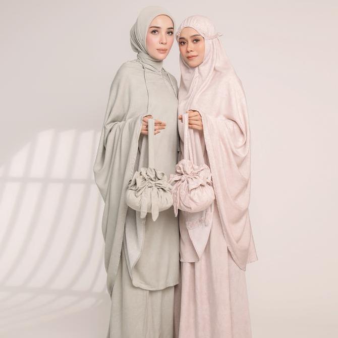 TERMURAH Lozy Hijab - Kejora Prayer Set (Mukena Rayon Motif 2in1 Lozy x Lesti Kejora) Mukena Lembut 