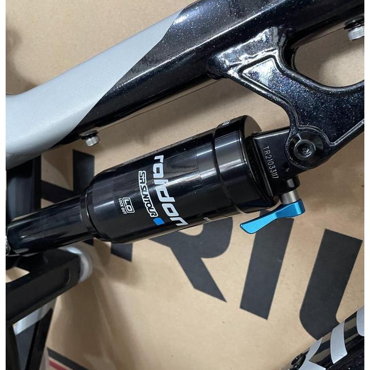 Frame Thrill Ricochet T140 Ltd Black Mat Silver M Original Dan Terpercaya