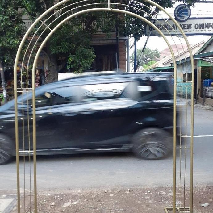 pegola lengkung hadap depan tinngi 250 lebar 300cm