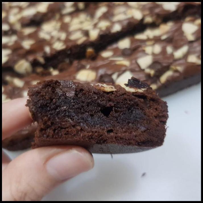 TERBARU BROWNIES PANGGANG ALMOND 20X20 CHOCOCHIP BROWNIS COKLAT BROWNIS KEJU 