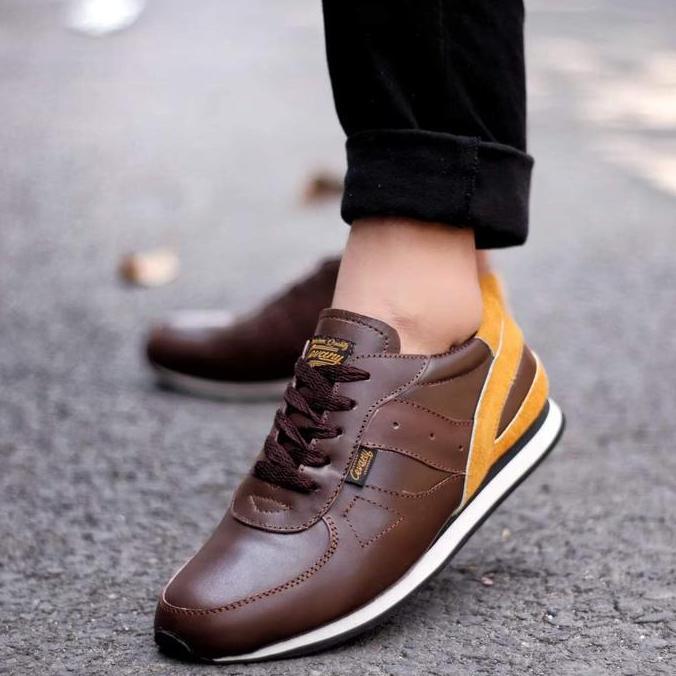 Sepatu pria sneakers kulit asli