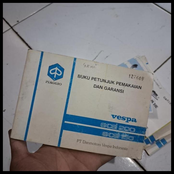 DISKON BUKU PETUNJUK DAN PEMAKAIAN VESPA EXCEL 150 ORIGINAL BEKAS BAGUS WARNA MOTOR SILVER 