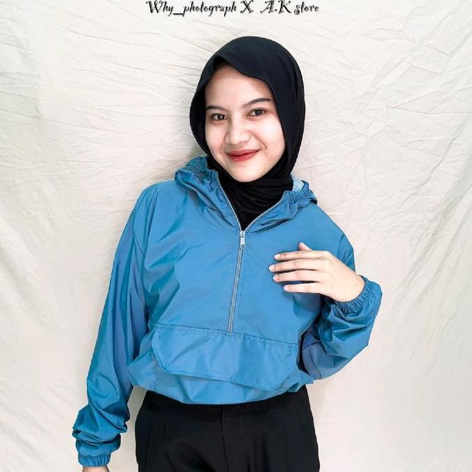 (BEST SELLER) Jaket Olahraga Crop Wanita Parasut dengan Saku Depan - Grey/Hitam/Blue Denim/Dusty Pin