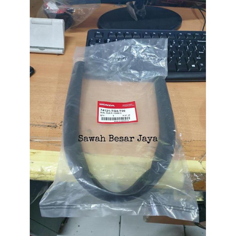 Seal Rubber Hood - Karet Tengah Kanan Kap Mesin Honda New Brio Gen.2 Satya - Rs 2018 2019 2020 2021 