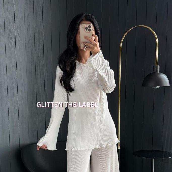 GLITTEN THE LABEL - Atasan Plisket Lidi Lengan Panjang dengan SLIT / Top Plisket Lengan Panjang / Bl