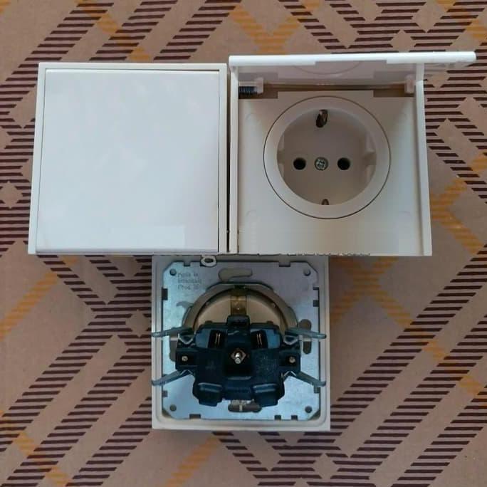 Fastrik- Stop Kontak Inbow Outdoor Broco Colokan Listrik Dengan Penutup Tutup