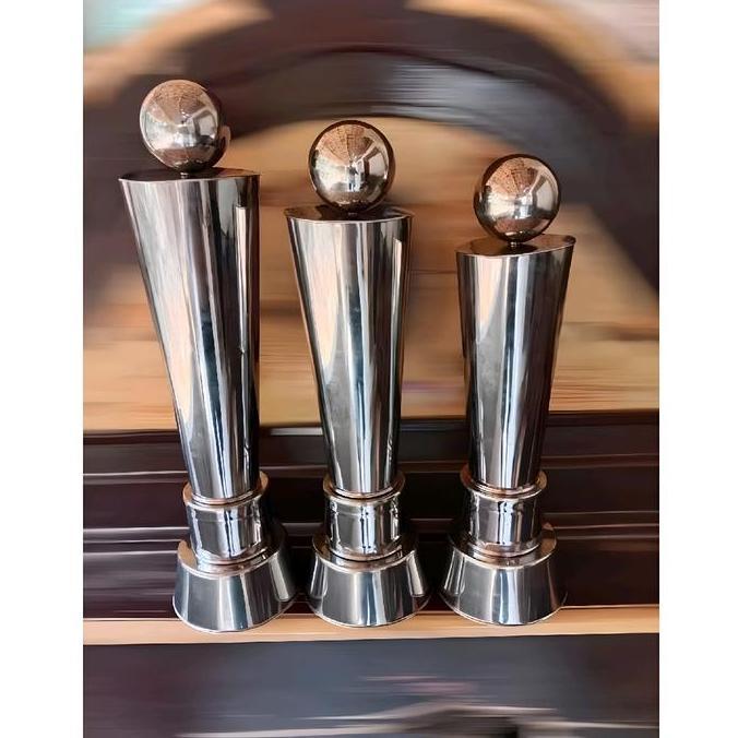 Piala Sepak bola Piala Bulu Tangkis Piala Voli Piala Tenis / piala trophy