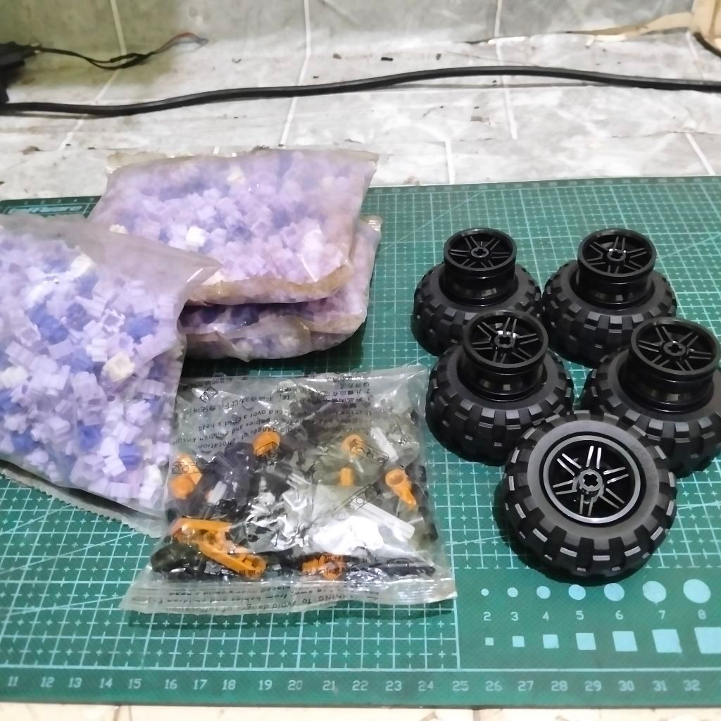 Jual Paket Part LEGO Campur Bekas – Ban Roda, Velg, & Brick Cocok Untuk Pajangan Terjangkau
