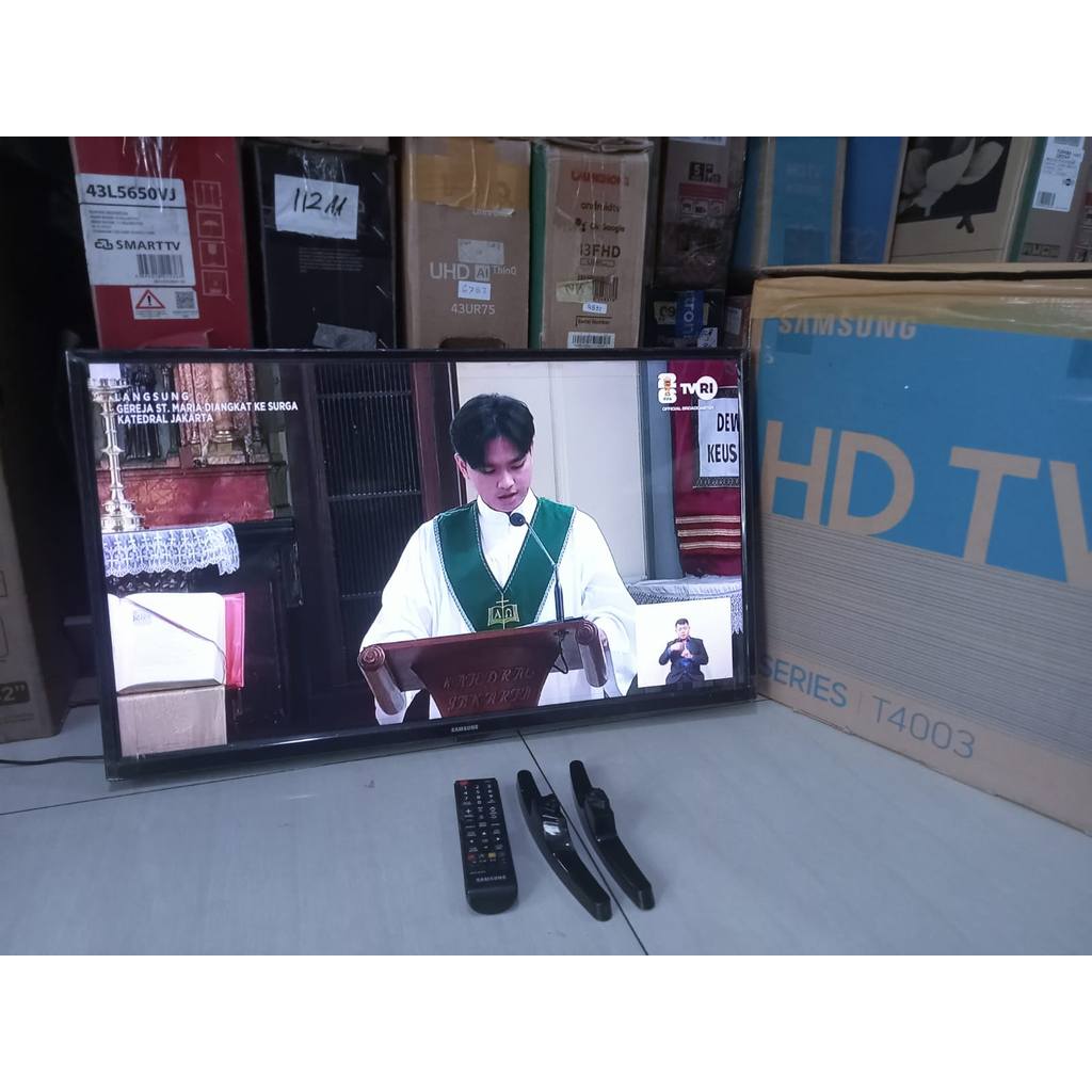 TV LED Samsung 32 inci HD Digital TV Kondisi bekas pemakaian masih segel 6552F