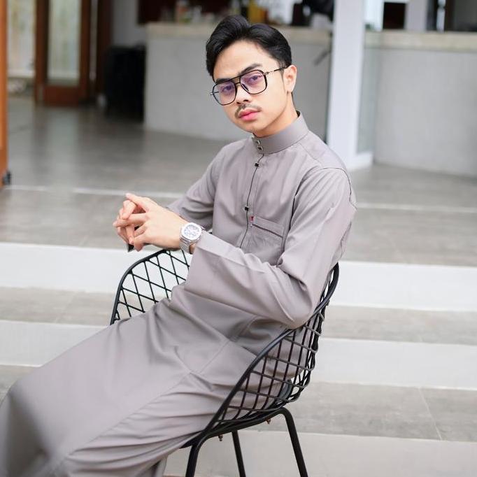 Promo Terbaru, Jubah Pria Muslim Gamis Slimfit Premium Tangan Panjang Oblong Motif Aplikasi Garis De