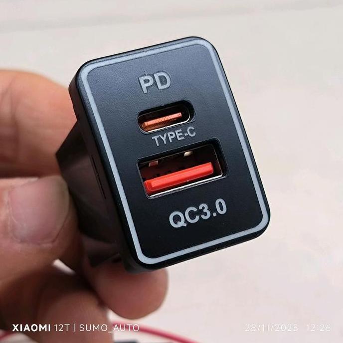 Usb Charger Fast Charging Qc 3.0/Pd Casan Hp Mobil Mitsubishi Pajero Sport 2016-2025/ Mitsubishi Xpa