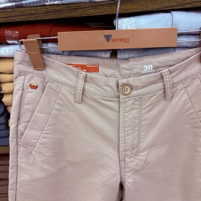 CELANA PENDEK MERK WATCHOUT ORIGINAL REGULER WARNA CREAM